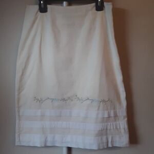 EUC EXPRESS YELLOW EMBROIDERED PENCIL SKIRT (Women's Size 1-2)